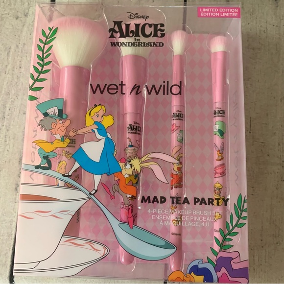 Wet N Wild Disney Alice In Wonderland Mad Tea Party 4-piece makeup Brush Set - Picture 3 of 3